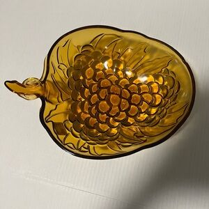 Vintage Indiana glass amber grape shaped dish.